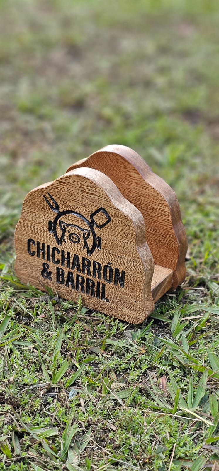 Portaservilletas Chicharrón y Barril grabado en madera