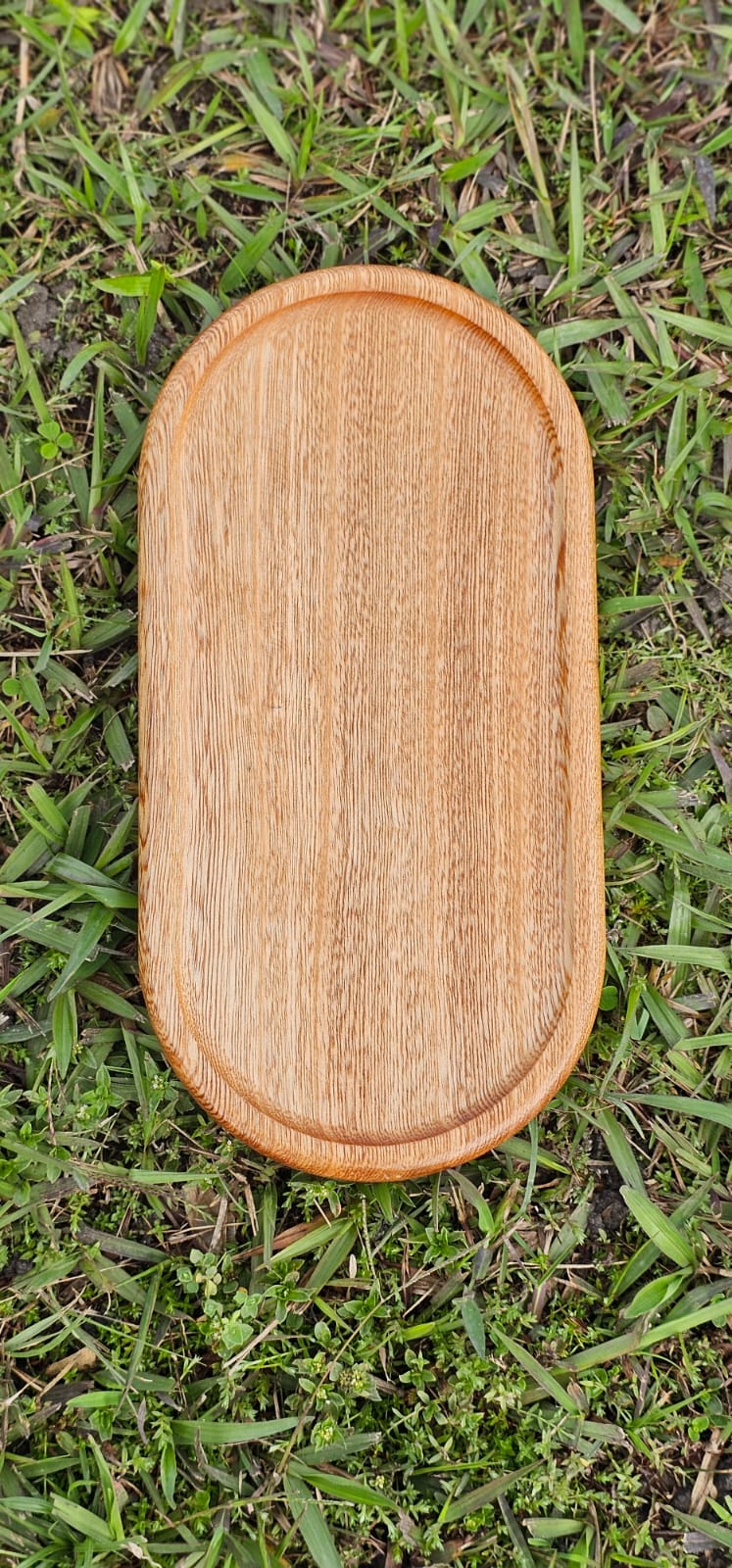 Tabla ovalada en madera vista superior