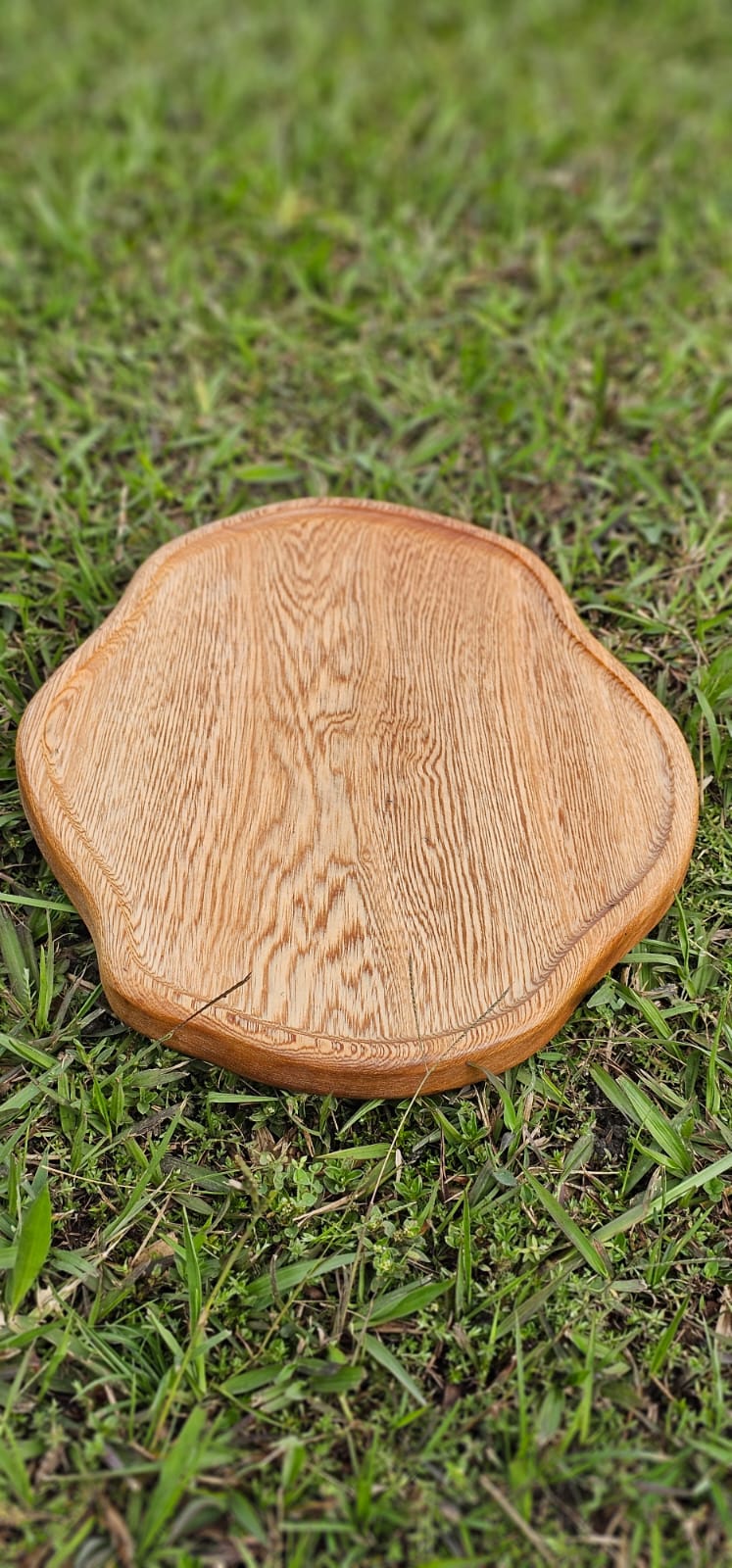 Tabla orgánica redonda en madera