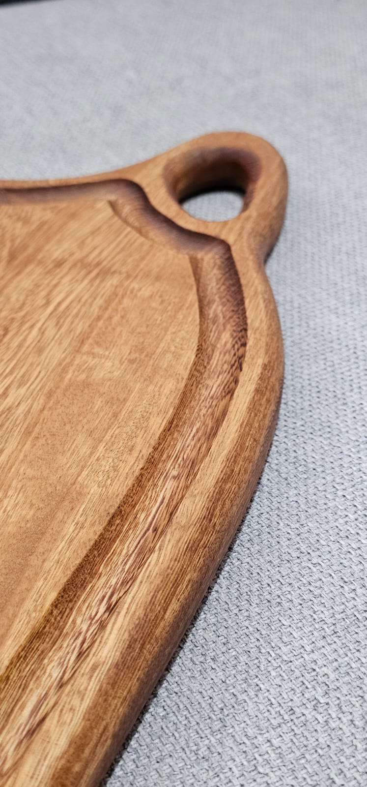 Detalle canal y acabado de tabla de madera