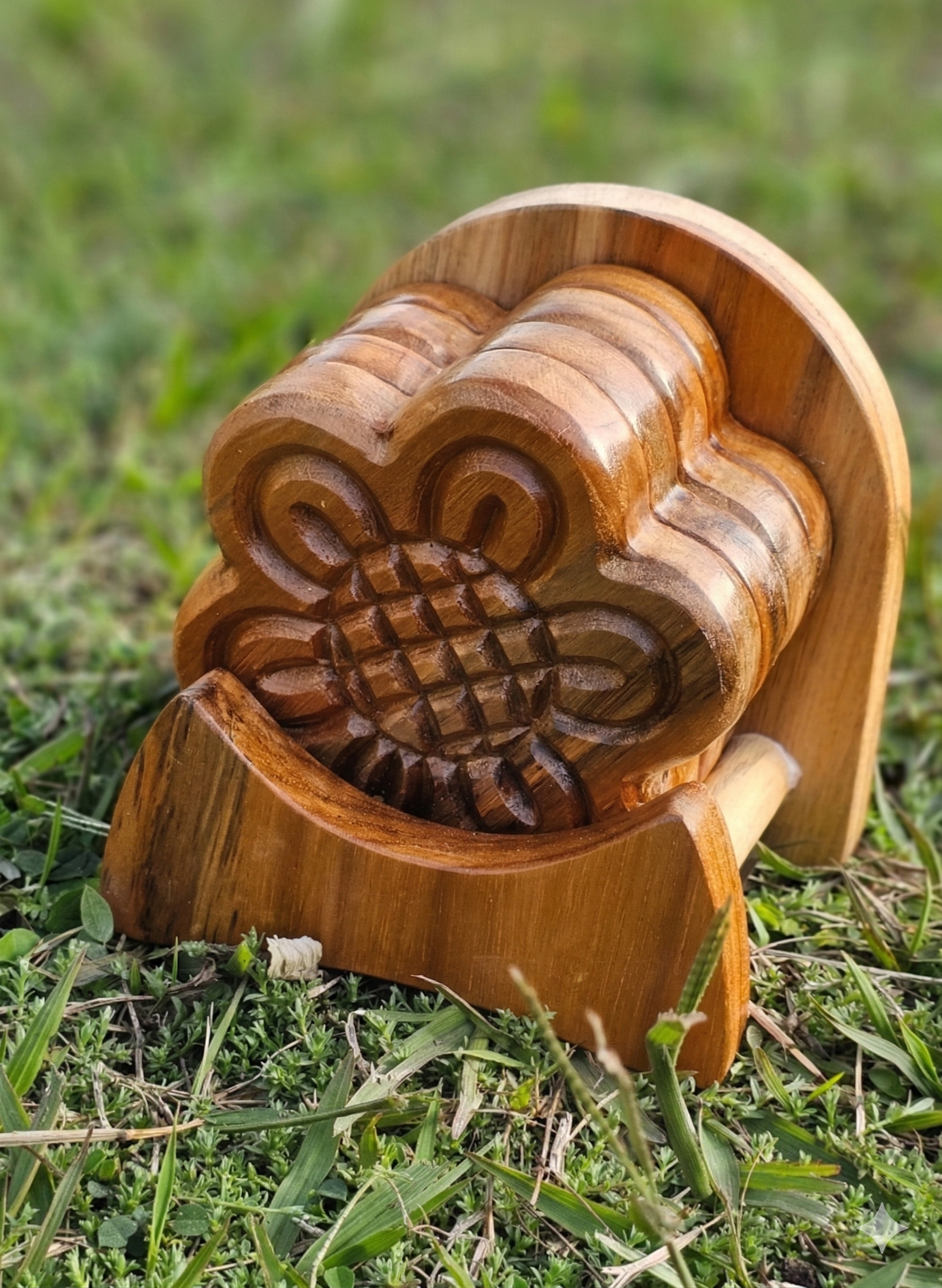 Caja tallada en forma de corazon